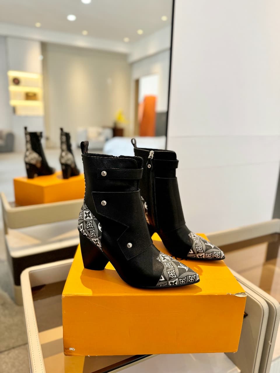 D9001 2026 – Latest Collection/series. The latest runway shoes from L✔️’s autumn/winter store are also available on the official website. Perfect fit + LV-style buckles design; full of femininity and elegance. Original mold-based design, ultimate 1:1 silh — image 2