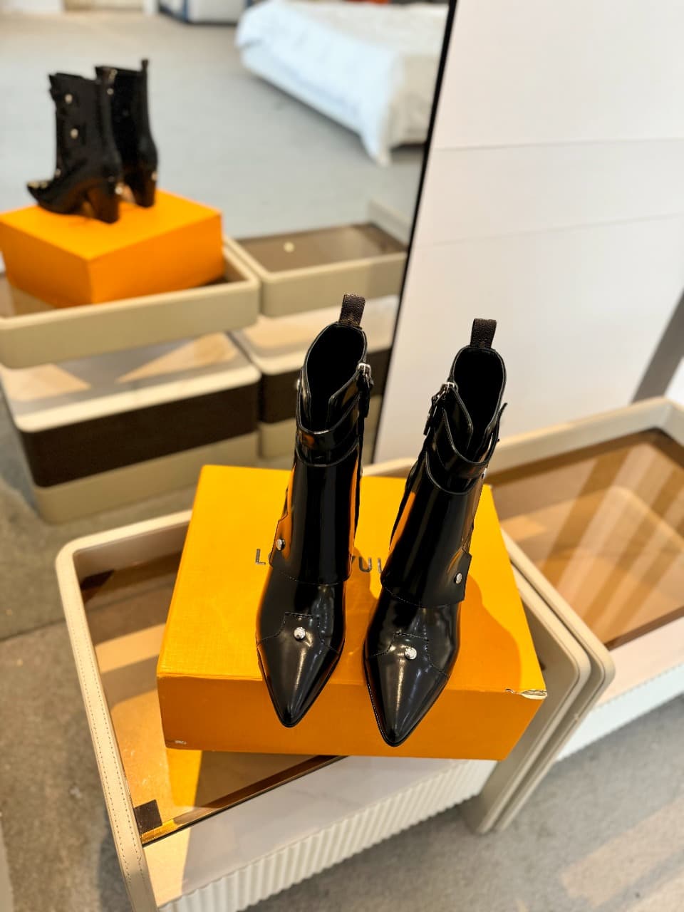 D9000 2026  Latest: L✔️ The latest runway shoes from the autumn/winter collection at the store. The official website collection is updated in real time. Perfect foot shape + LV-style buckle design – full of femininity and elegance. Original mold-made foot — image 3