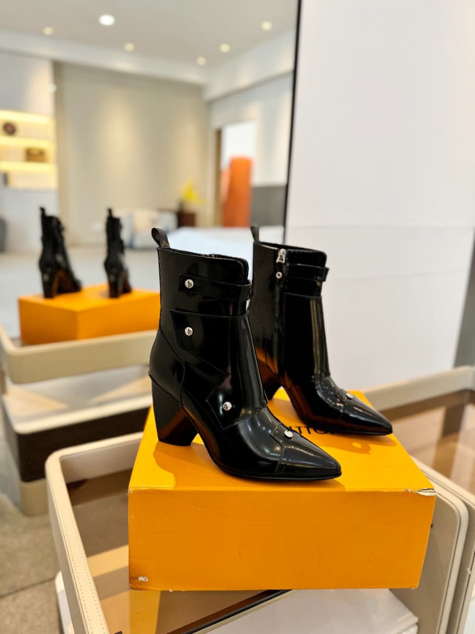 D9000 2026  Latest: L✔️ The latest runway shoes from the autumn/winter collection at the store. The official website collection is updated in real time. Perfect foot shape + LV-style buckle design – full of femininity and elegance. Original mold-made foot — image 2