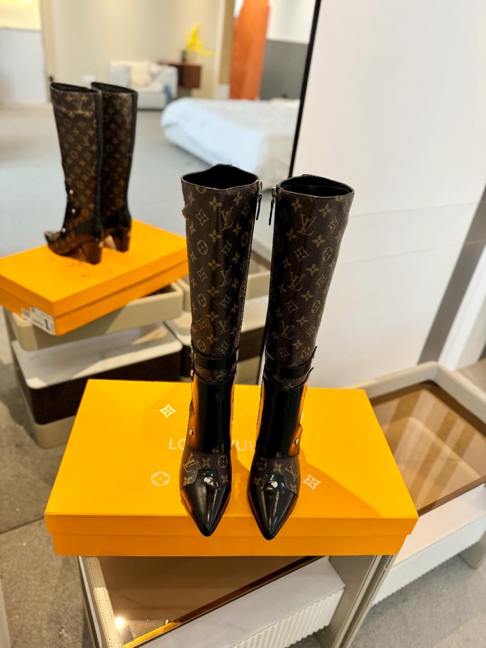 D9054 2026 – Latest Collection/series. The latest runway boots from the autumn/winter collection at L✔️ Home are also available on the official website. Perfect fit + LV-style buttons design, with a feminine and elegant style. Original mold fit, ultimate  — image 4