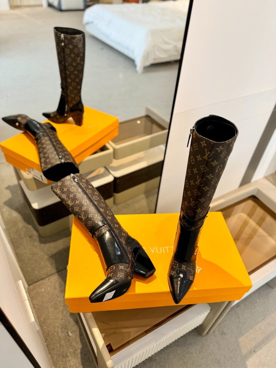 D9054 2026 – Latest Collection/series. The latest runway boots from the autumn/winter collection at L✔️ Home are also available on the official website. Perfect fit + LV-style buttons design, with a feminine and elegant style. Original mold fit, ultimate  — image 5