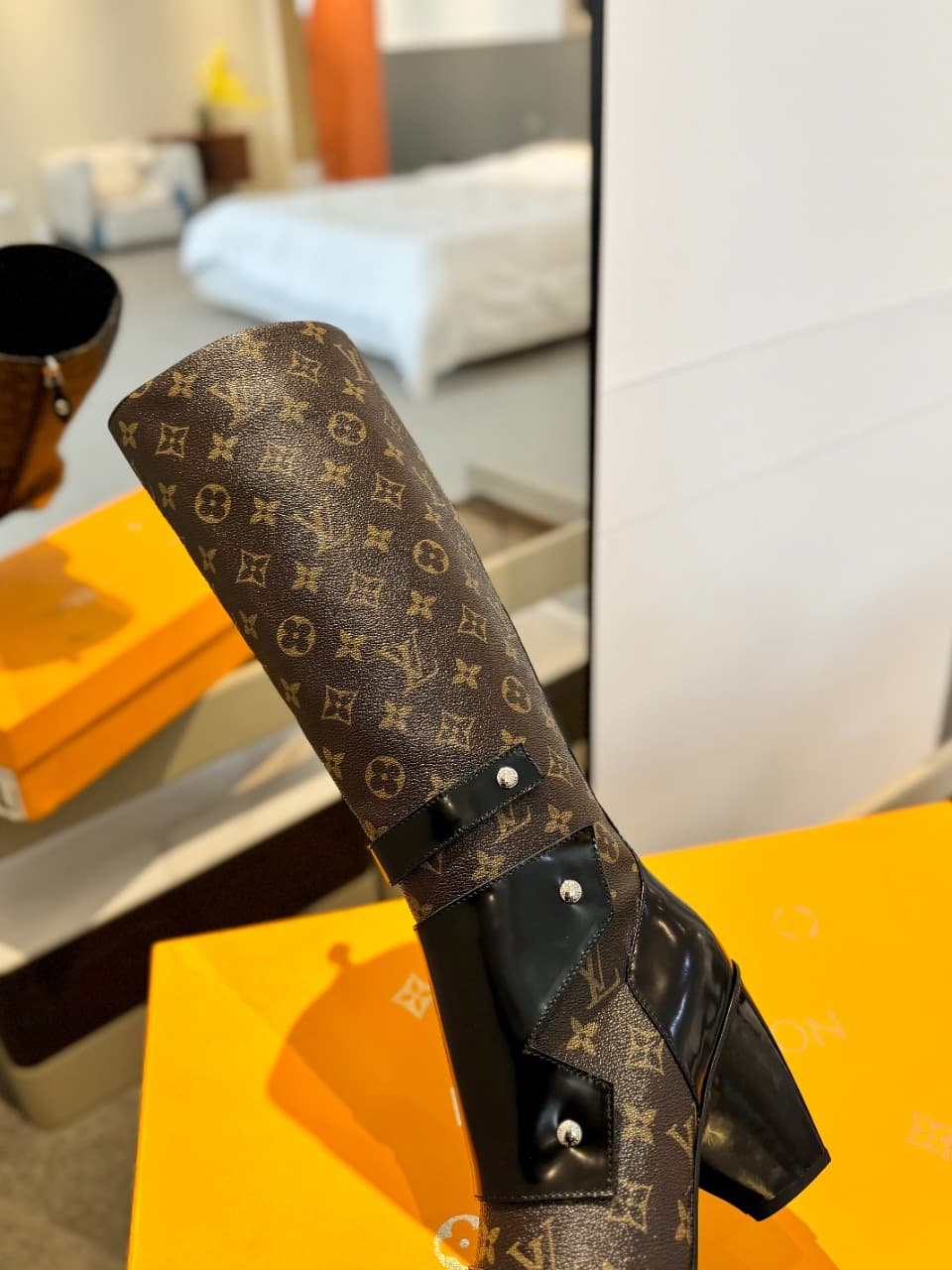 D9054 2026 – Latest Collection/series. The latest runway boots from the autumn/winter collection at L✔️ Home are also available on the official website. Perfect fit + LV-style buttons design, with a feminine and elegant style. Original mold fit, ultimate  — image 8