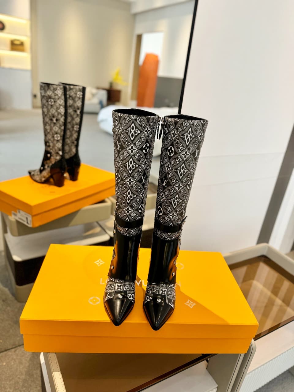 D9053 2026  Latest. L✔️ The latest shoes for the autumn and winter collections at the store. The official website collection is updated in real time. Perfect fit + LV-style buckles design – full of femininity and elegance. Original molded fit, ultimate 1: — image 4