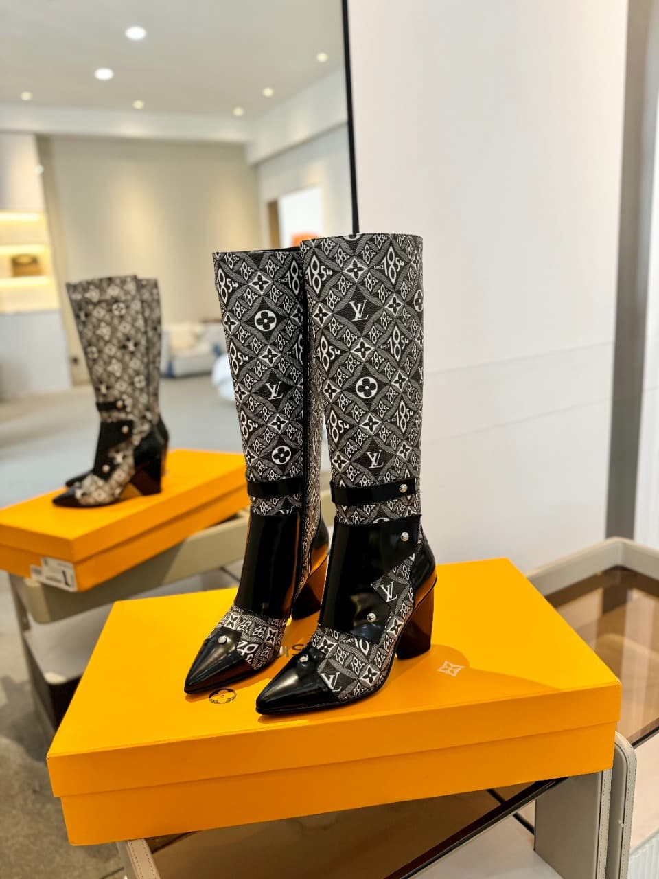 D9053 2026  Latest. L✔️ The latest shoes for the autumn and winter collections at the store. The official website collection is updated in real time. Perfect fit + LV-style buckles design – full of femininity and elegance. Original molded fit, ultimate 1: — image 3