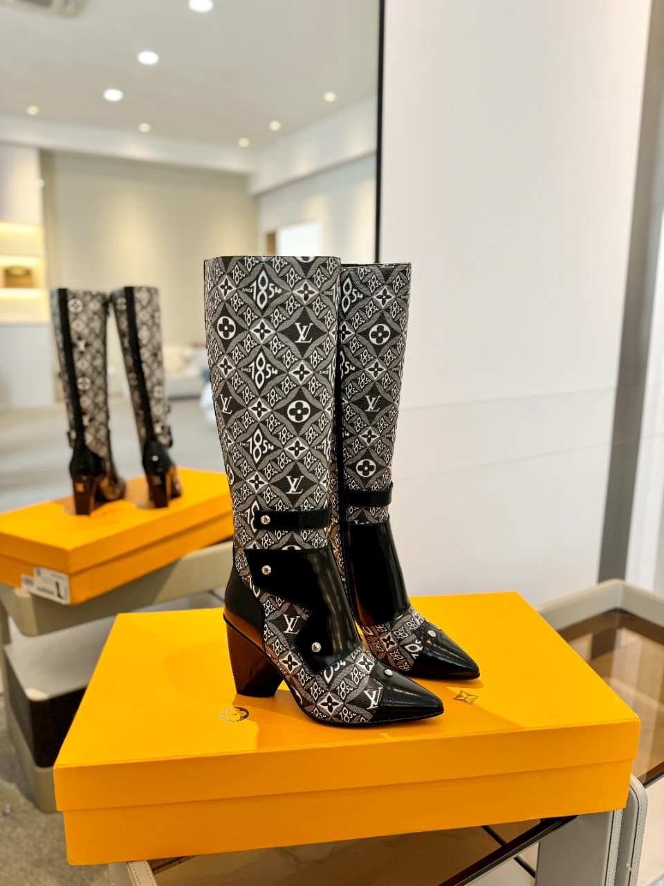 D9053 2026  Latest. L✔️ The latest shoes for the autumn and winter collections at the store. The official website collection is updated in real time. Perfect fit + LV-style buckles design – full of femininity and elegance. Original molded fit, ultimate 1: — image 2