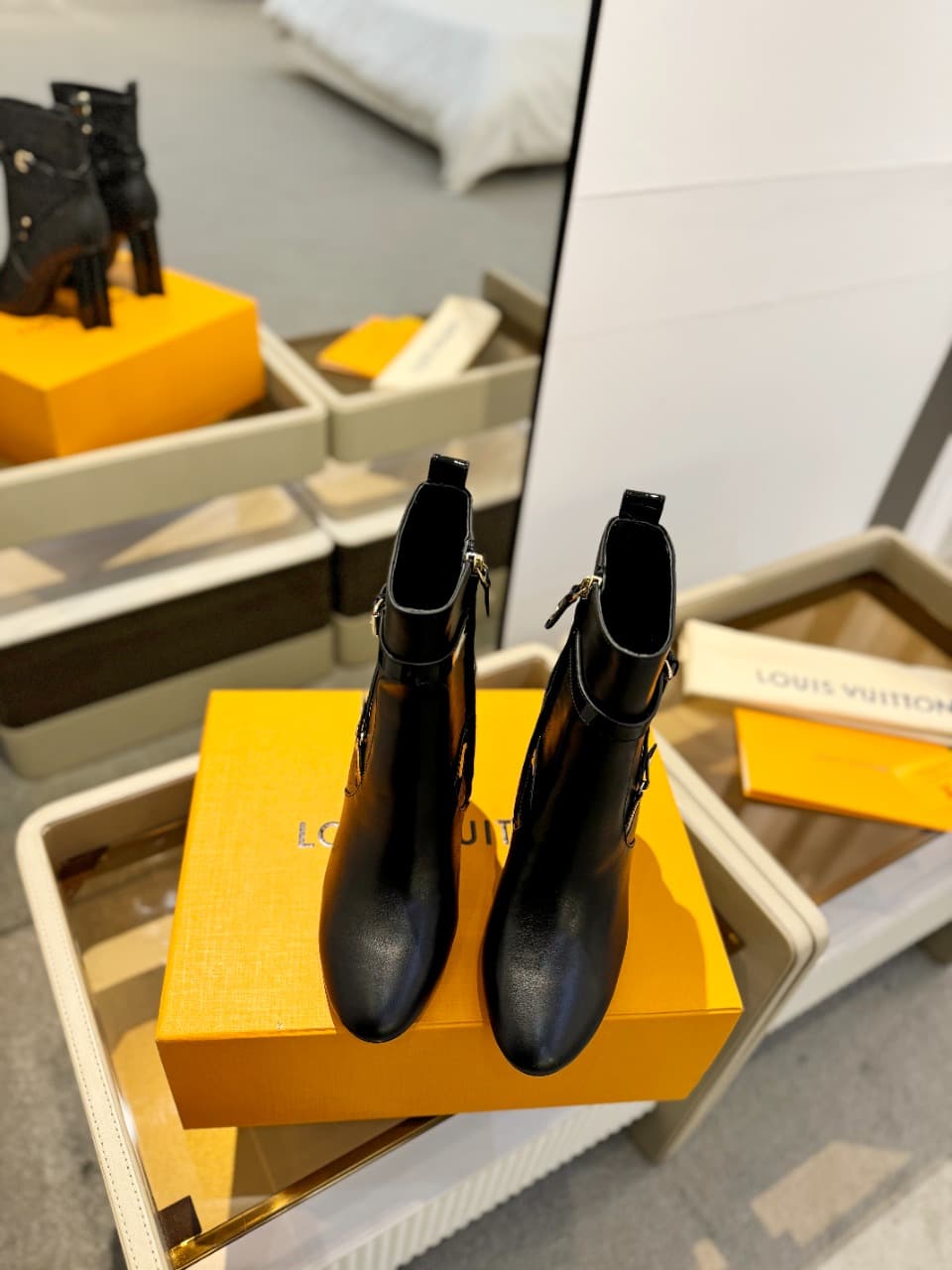D8999 2026 – Latest collection/series. The latest autumn/winter online store collection features 6 short boots. These boots are updated in real time, have a perfect fit, feature LV-style button closures with glossy edges, intricate craftsmanship, a plum b — image 3