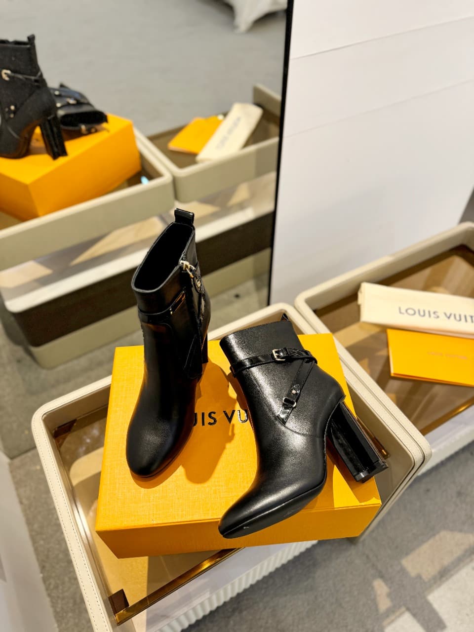 D8999 2026 – Latest collection/series. The latest autumn/winter online store collection features 6 short boots. These boots are updated in real time, have a perfect fit, feature LV-style button closures with glossy edges, intricate craftsmanship, a plum b — image 4