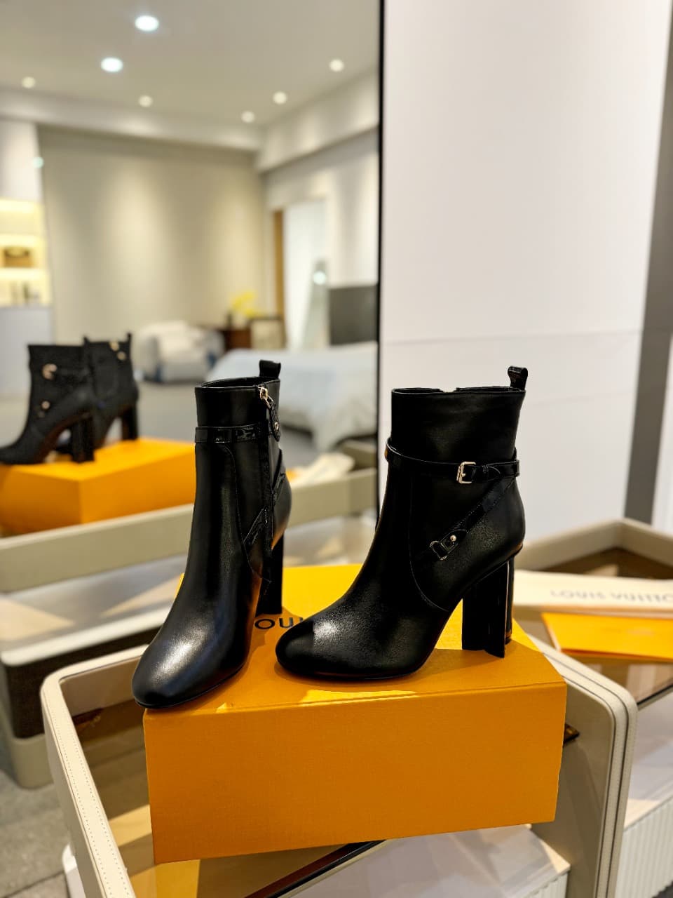D8999 2026 – Latest collection/series. The latest autumn/winter online store collection features 6 short boots. These boots are updated in real time, have a perfect fit, feature LV-style button closures with glossy edges, intricate craftsmanship, a plum b — image 6