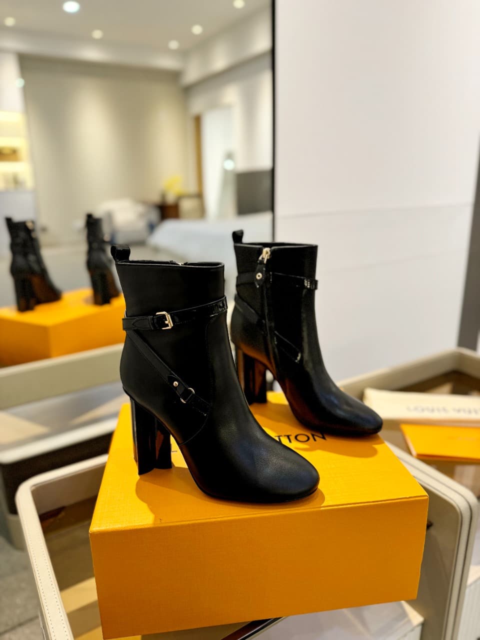 D8999 2026 – Latest collection/series. The latest autumn/winter online store collection features 6 short boots. These boots are updated in real time, have a perfect fit, feature LV-style button closures with glossy edges, intricate craftsmanship, a plum b — image 2