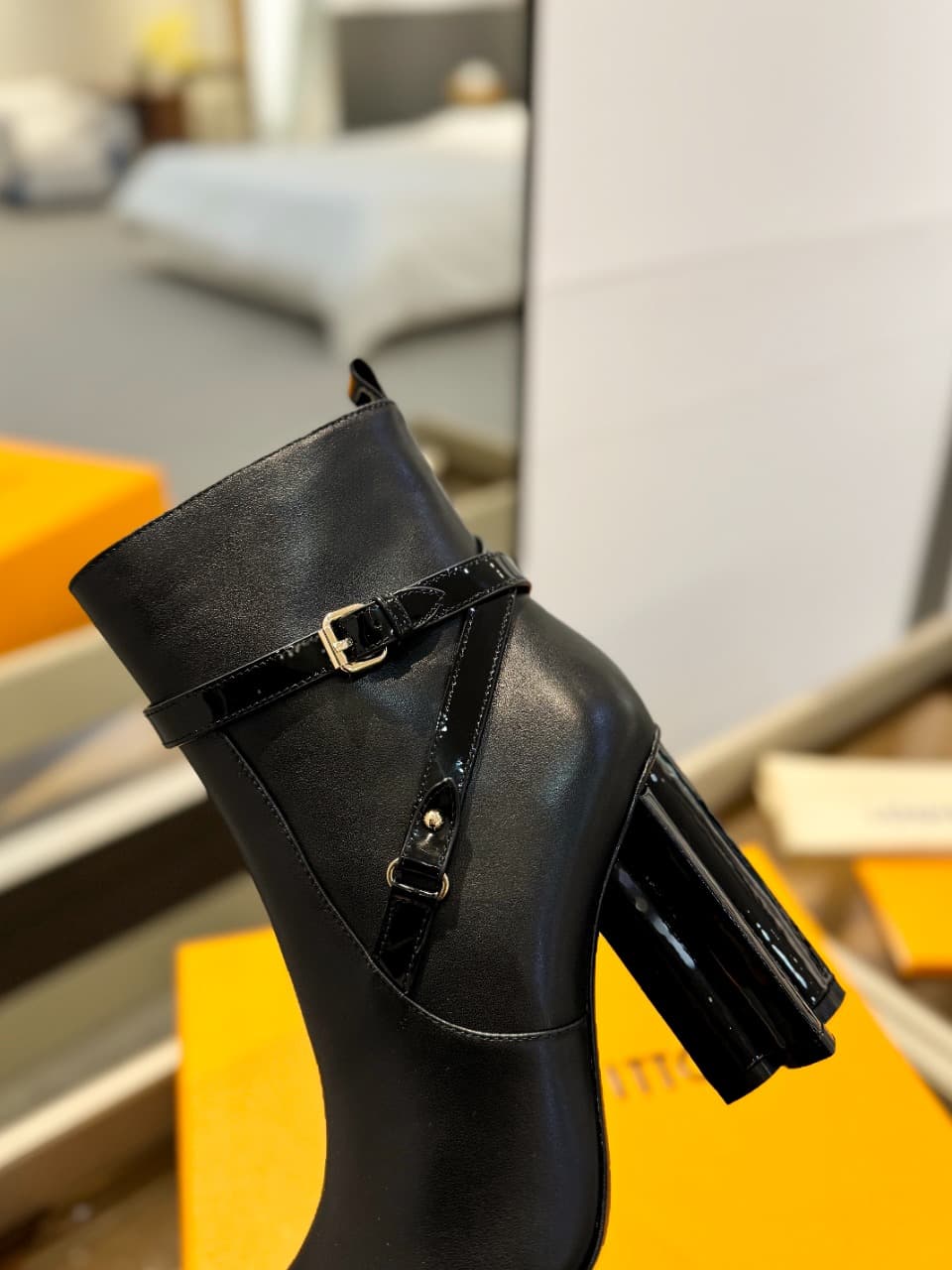 D8999 2026 – Latest collection/series. The latest autumn/winter online store collection features 6 short boots. These boots are updated in real time, have a perfect fit, feature LV-style button closures with glossy edges, intricate craftsmanship, a plum b — image 8