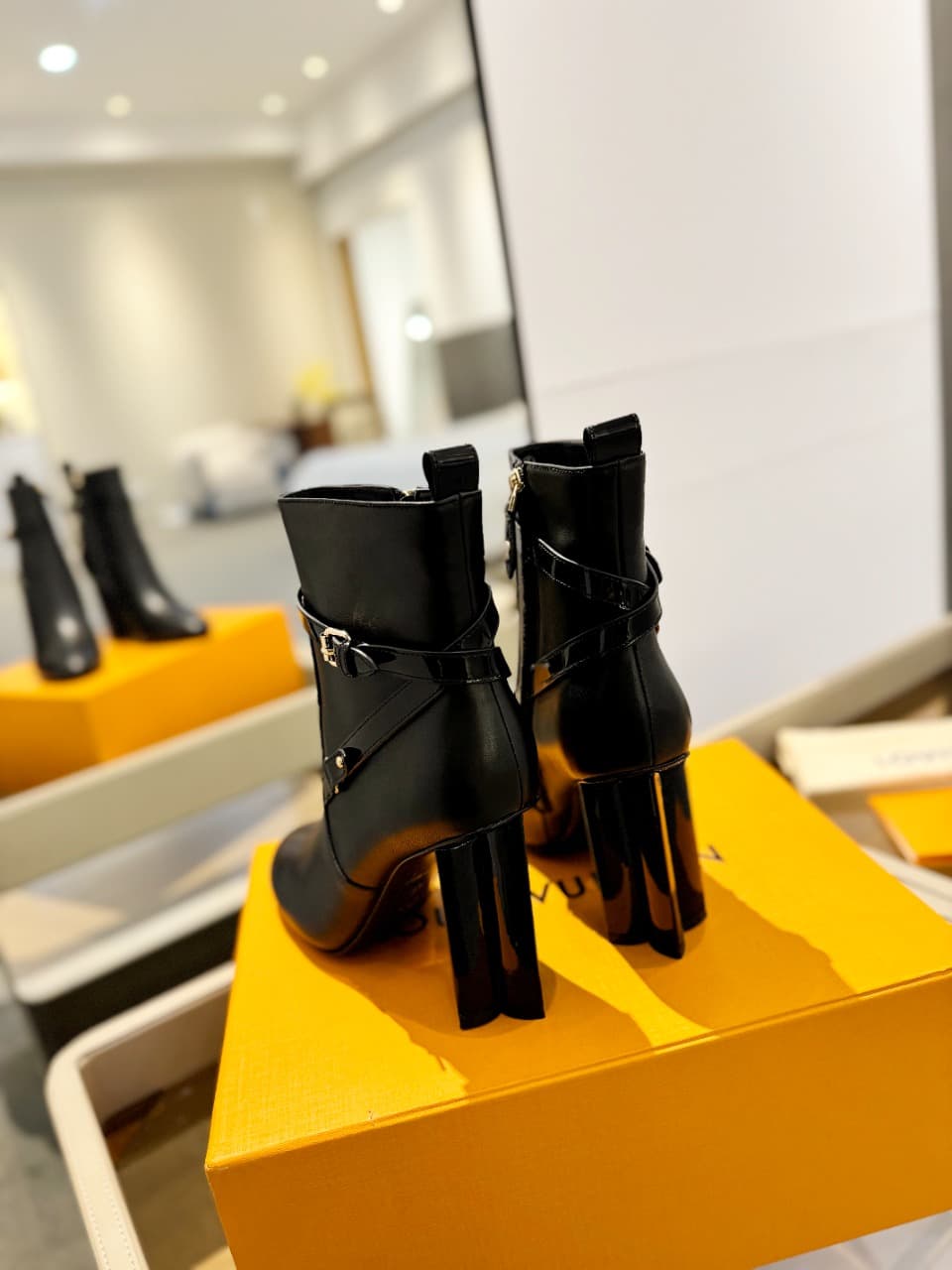 D8999 2026 – Latest collection/series. The latest autumn/winter online store collection features 6 short boots. These boots are updated in real time, have a perfect fit, feature LV-style button closures with glossy edges, intricate craftsmanship, a plum b — image 7