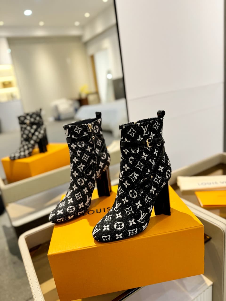 D8998 2026 – Latest collection/series. L✔️ The latest autumn/winter online store collection features short boots of 6 size. These boots are updated in real time, have a perfect fit, feature LV-style buckles and edging, have intricate craftsmanship, a plum — image 3