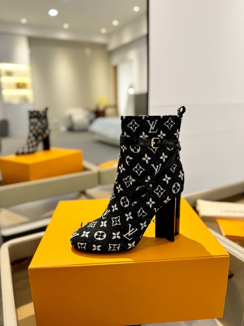 D8998 2026 – Latest collection/series. L✔️ The latest autumn/winter online store collection features short boots of 6 size. These boots are updated in real time, have a perfect fit, feature LV-style buckles and edging, have intricate craftsmanship, a plum — image 1