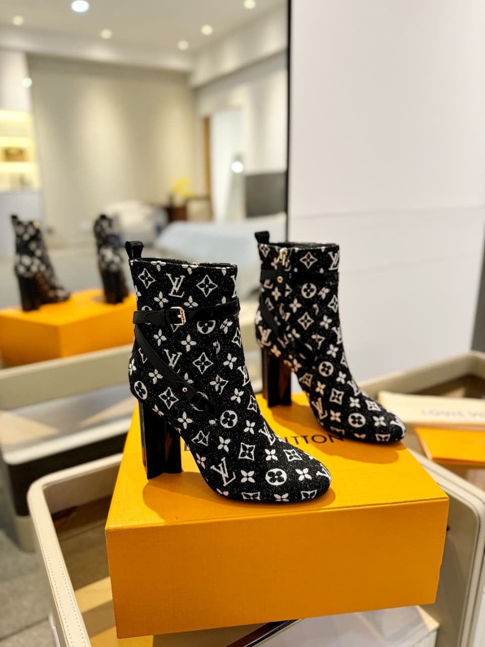D8998 2026 – Latest collection/series. L✔️ The latest autumn/winter online store collection features short boots of 6 size. These boots are updated in real time, have a perfect fit, feature LV-style buckles and edging, have intricate craftsmanship, a plum — image 2