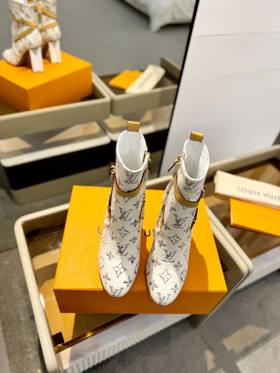 D8997 2026 – Latest collection/series. The latest autumn/winter online store collection features 6 short boots. These boots are updated in real time, have a perfect fit, feature LV-style buttons and edges, have intricate craftsmanship, a plum blossom heel — image 3