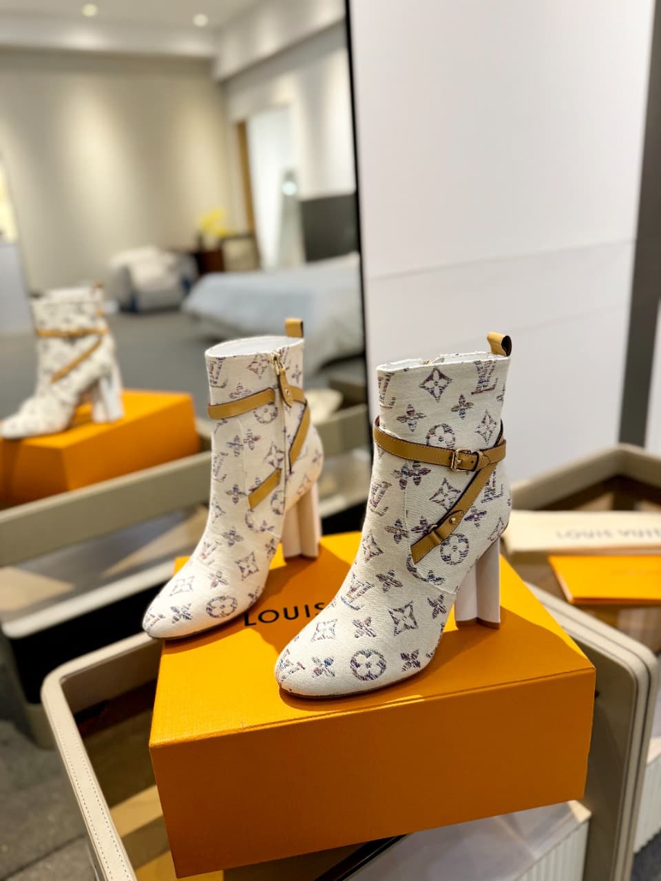 D8997 2026 – Latest collection/series. The latest autumn/winter online store collection features 6 short boots. These boots are updated in real time, have a perfect fit, feature LV-style buttons and edges, have intricate craftsmanship, a plum blossom heel — image 5