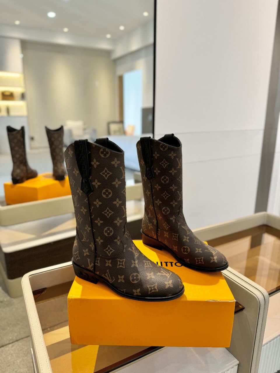 D8993 2026 – Latest collection/series. The latest autumn/winter online store collection features formal boots. All items are updated simultaneously; perfect fit, LV-style ribbed edges, intricate craftsmanship, and a design that exudes elegance. Original m — image 2