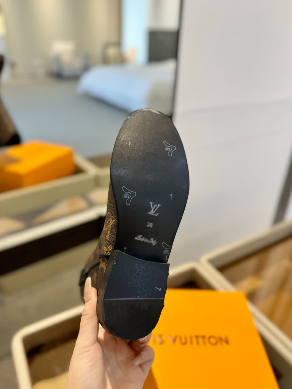 D8993 2026 – Latest collection/series. The latest autumn/winter online store collection features formal boots. All items are updated simultaneously; perfect fit, LV-style ribbed edges, intricate craftsmanship, and a design that exudes elegance. Original m — image 8