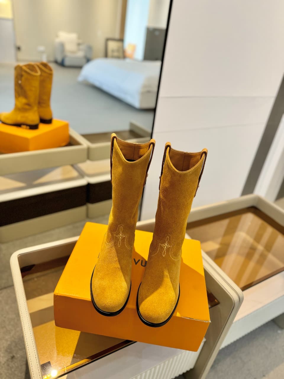 D8992 2026  Latest collection/series L✔️ The latest autumn/winter official website collection features runway-style boots. All items are updated simultaneously, with perfect fit. Features LV-inspired straps and edging, intricate craftsmanship, and a desig — image 3