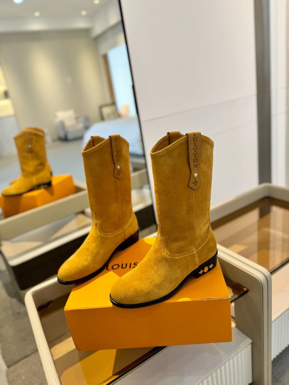 D8992 2026  Latest collection/series L✔️ The latest autumn/winter official website collection features runway-style boots. All items are updated simultaneously, with perfect fit. Features LV-inspired straps and edging, intricate craftsmanship, and a desig — image 4