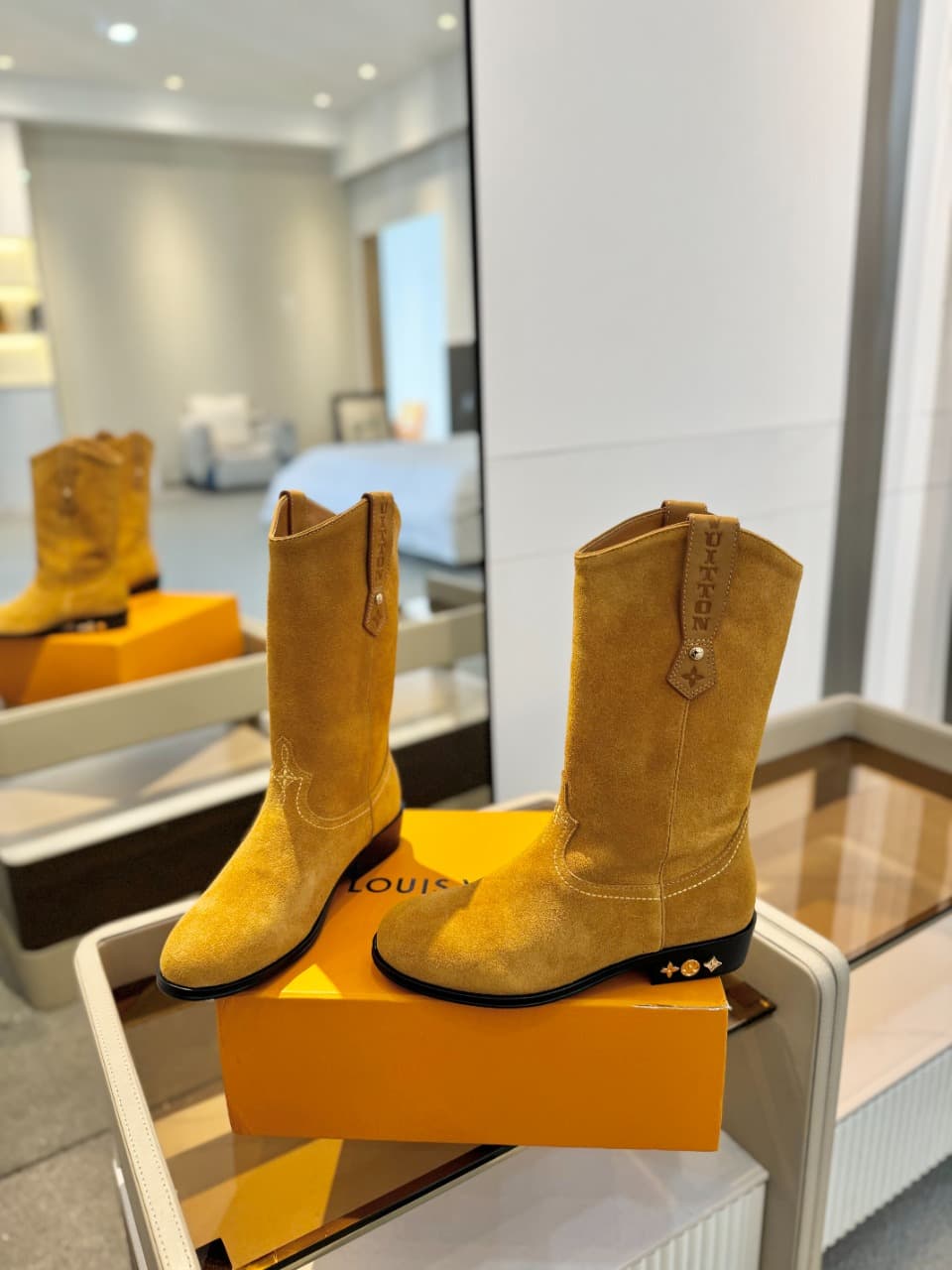 D8992 2026  Latest collection/series L✔️ The latest autumn/winter official website collection features runway-style boots. All items are updated simultaneously, with perfect fit. Features LV-inspired straps and edging, intricate craftsmanship, and a desig — image 5