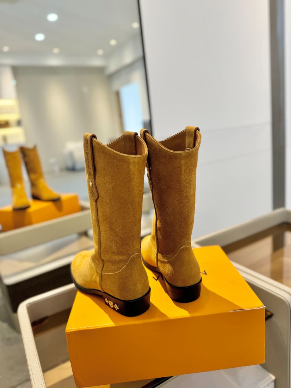 D8992 2026  Latest collection/series L✔️ The latest autumn/winter official website collection features runway-style boots. All items are updated simultaneously, with perfect fit. Features LV-inspired straps and edging, intricate craftsmanship, and a desig — image 7