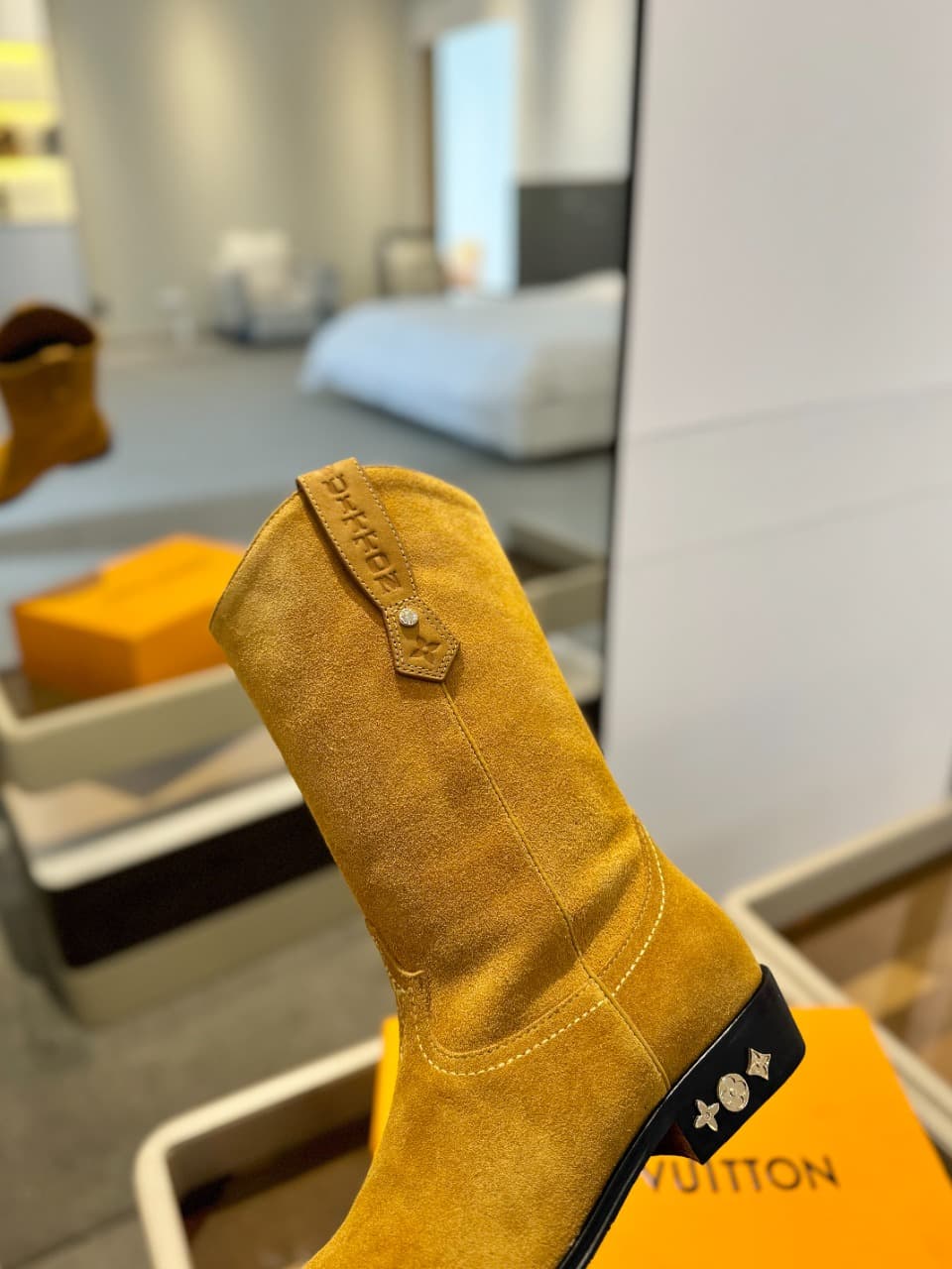 D8992 2026  Latest collection/series L✔️ The latest autumn/winter official website collection features runway-style boots. All items are updated simultaneously, with perfect fit. Features LV-inspired straps and edging, intricate craftsmanship, and a desig — image 8