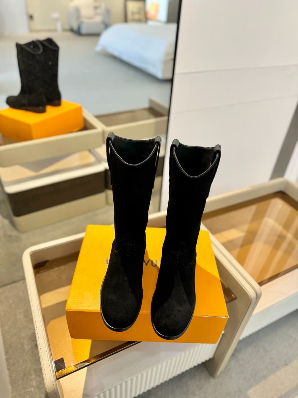 D8991 2026  Latest collection/series. The latest autumn/winter official website collection features runway-style boots. Updates are synchronized, with perfect fit. Features LV-style straps and oiled edges. The craftsmanship is intricate, and the design ex — image 3