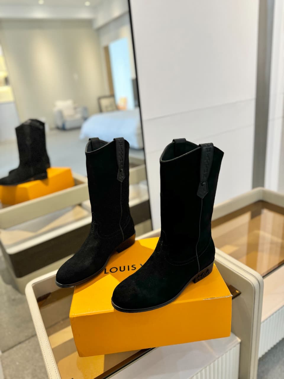 D8991 2026  Latest collection/series. The latest autumn/winter official website collection features runway-style boots. Updates are synchronized, with perfect fit. Features LV-style straps and oiled edges. The craftsmanship is intricate, and the design ex — image 4