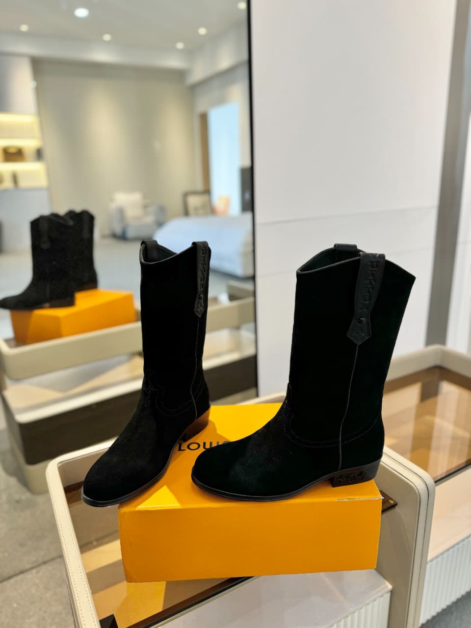 D8991 2026  Latest collection/series. The latest autumn/winter official website collection features runway-style boots. Updates are synchronized, with perfect fit. Features LV-style straps and oiled edges. The craftsmanship is intricate, and the design ex — image 5