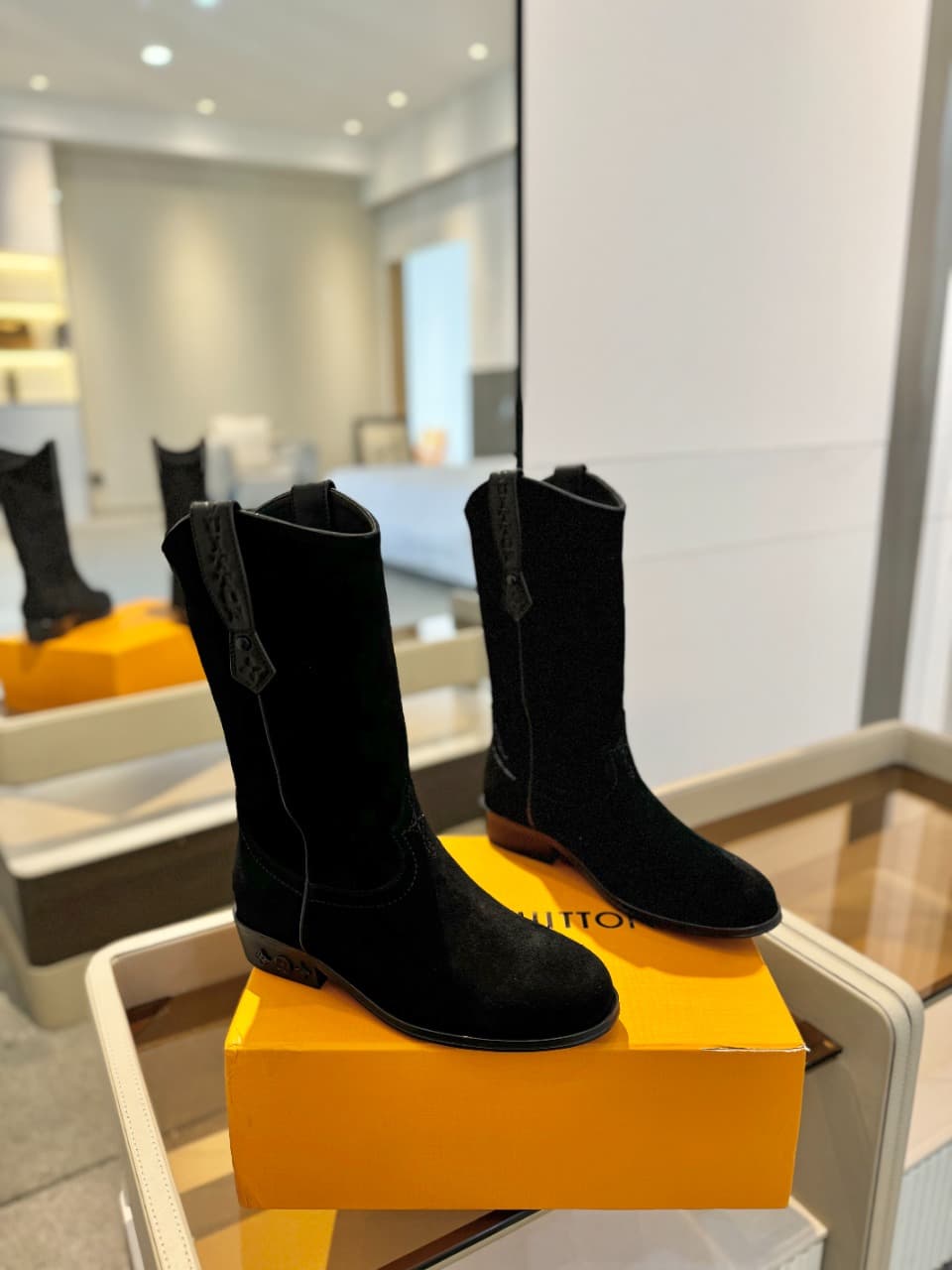 D8991 2026  Latest collection/series. The latest autumn/winter official website collection features runway-style boots. Updates are synchronized, with perfect fit. Features LV-style straps and oiled edges. The craftsmanship is intricate, and the design ex — image 2