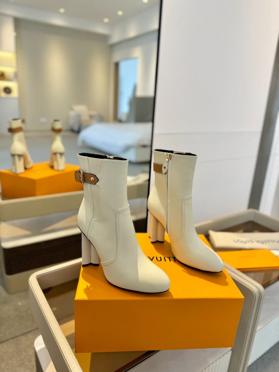 D8988 2026 – Latest collection/series. L✔️ The latest autumn/winter online store collection features short boots of 6 size. These boots are updated in real time, have a perfect fit, include LV-style buttons and edging, feature intricate craftsmanship, a p — image 2