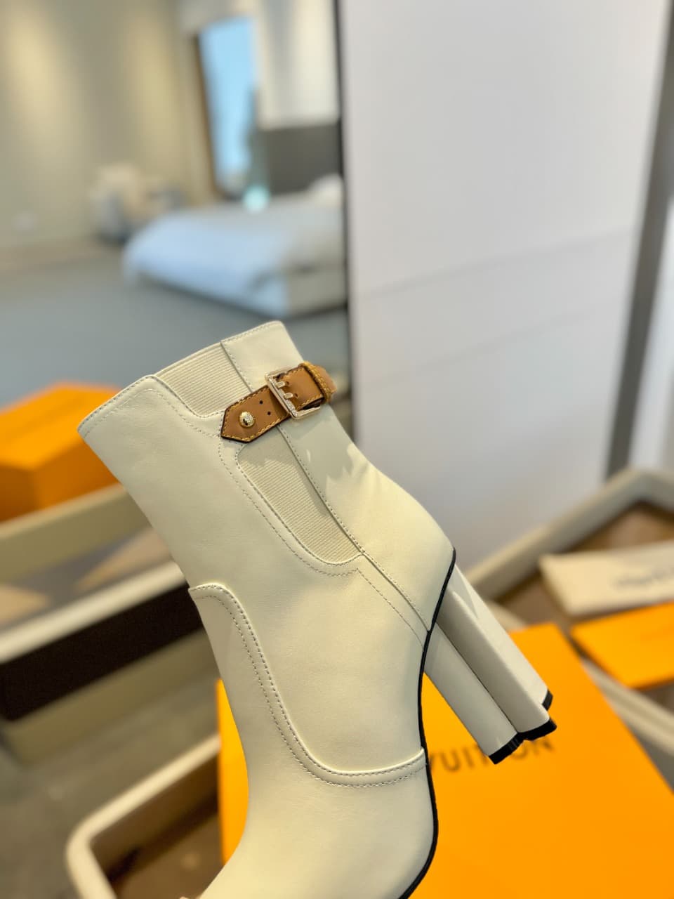 D8988 2026 – Latest collection/series. L✔️ The latest autumn/winter online store collection features short boots of 6 size. These boots are updated in real time, have a perfect fit, include LV-style buttons and edging, feature intricate craftsmanship, a p — image 8