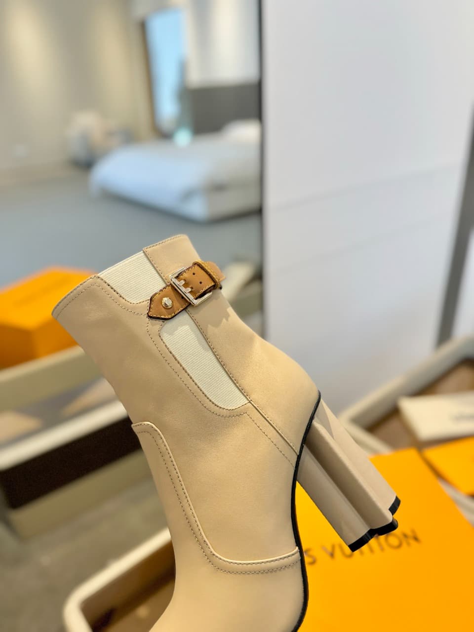 D8987 2026 – Latest collection/series. The latest autumn/winter official website collection features short boots of 6 size. All items are updated in real time, with perfect fit; equipped with LV-style button closures and intricate craftsmanship. The plum  — image 8