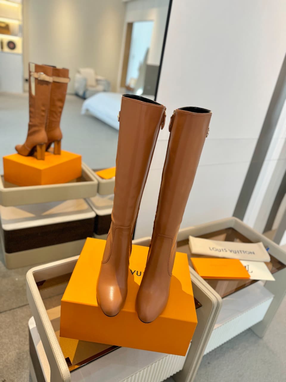 D9057 2026  Latest  L✔️  The latest autumn/winter collection from the brand’s official website features high-end boots. They are updated in real time, have a perfect fit, feature LV-style buckles and edging, and are made with intricate craftsmanship. The  — image 4