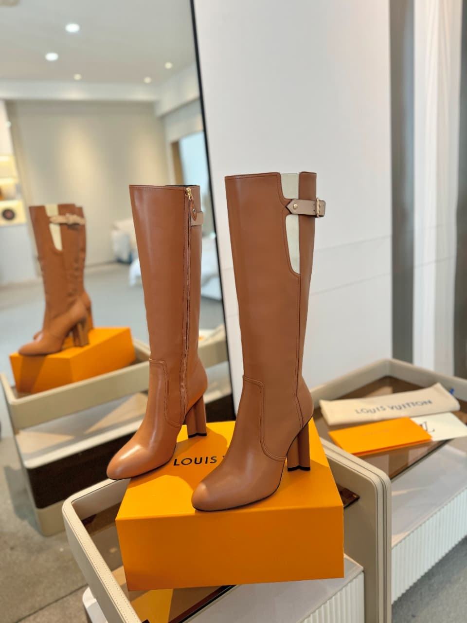 D9057 2026  Latest  L✔️  The latest autumn/winter collection from the brand’s official website features high-end boots. They are updated in real time, have a perfect fit, feature LV-style buckles and edging, and are made with intricate craftsmanship. The  — image 3