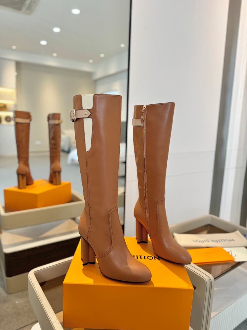 D9057 2026  Latest  L✔️  The latest autumn/winter collection from the brand’s official website features high-end boots. They are updated in real time, have a perfect fit, feature LV-style buckles and edging, and are made with intricate craftsmanship. The  — image 2