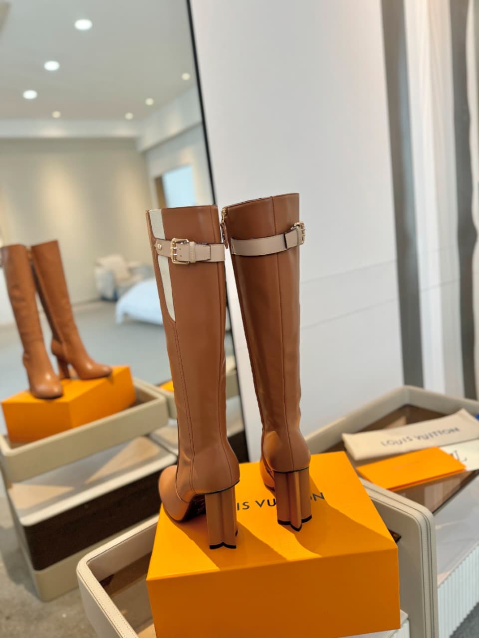 D9057 2026  Latest  L✔️  The latest autumn/winter collection from the brand’s official website features high-end boots. They are updated in real time, have a perfect fit, feature LV-style buckles and edging, and are made with intricate craftsmanship. The  — image 6