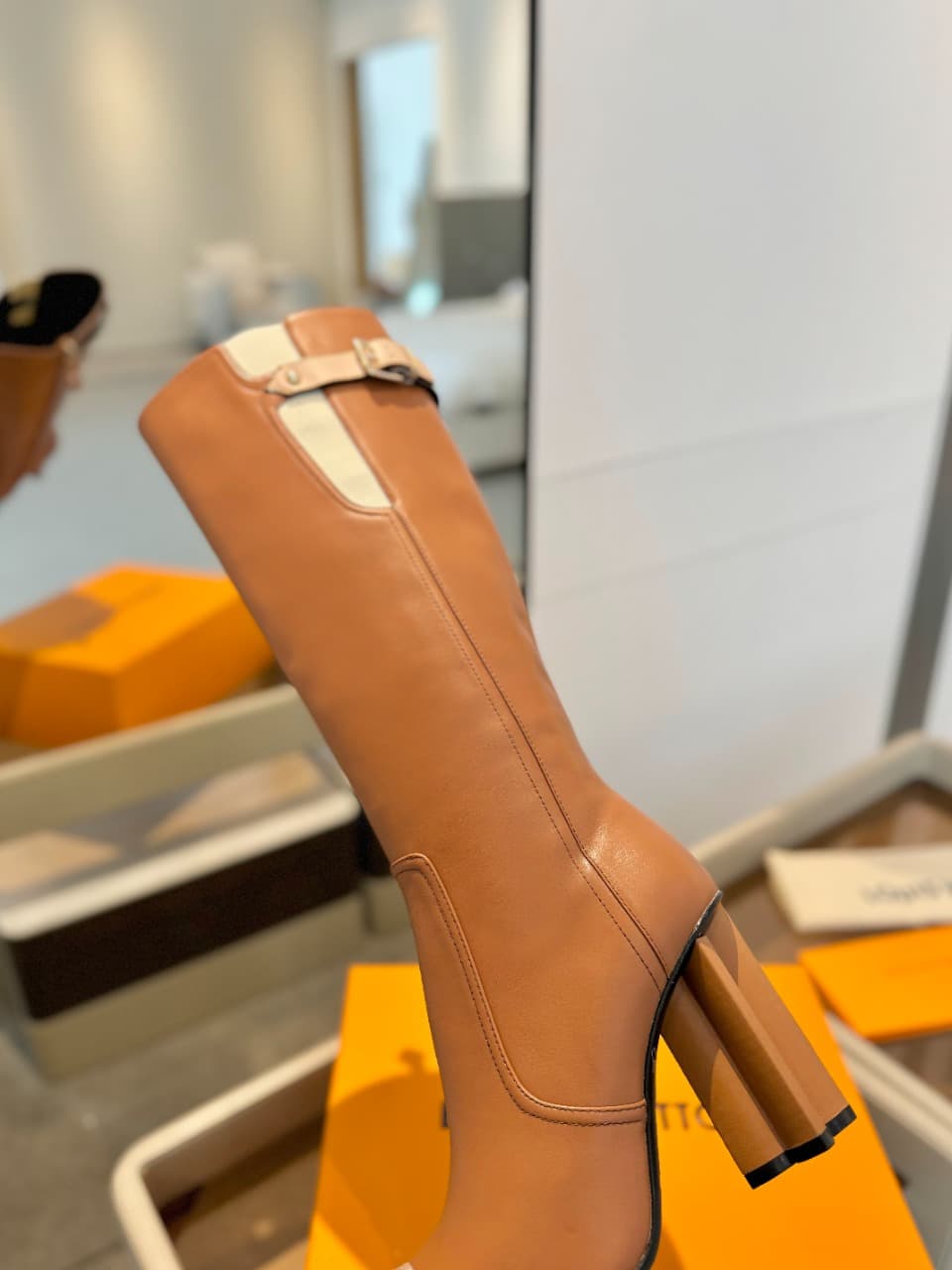 D9057 2026  Latest  L✔️  The latest autumn/winter collection from the brand’s official website features high-end boots. They are updated in real time, have a perfect fit, feature LV-style buckles and edging, and are made with intricate craftsmanship. The  — image 8