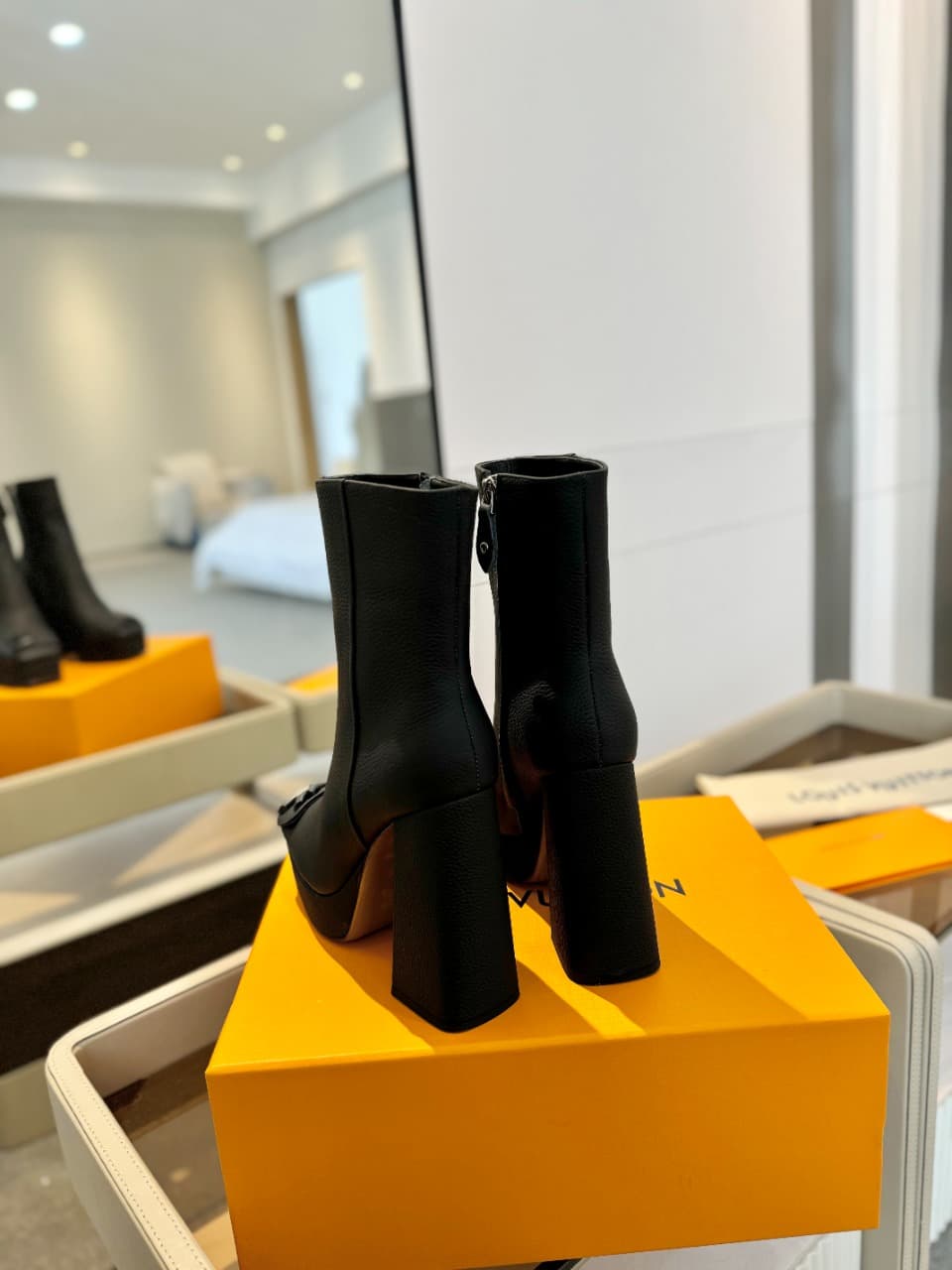 D9019 2026 – Latest Collection/Series. The latest official website collection features short boots with the model 6. These boots are updated in real time, have a perfect foot shape and heel buckle design. They feature LV-style buttons, a noble appearance, — image 7