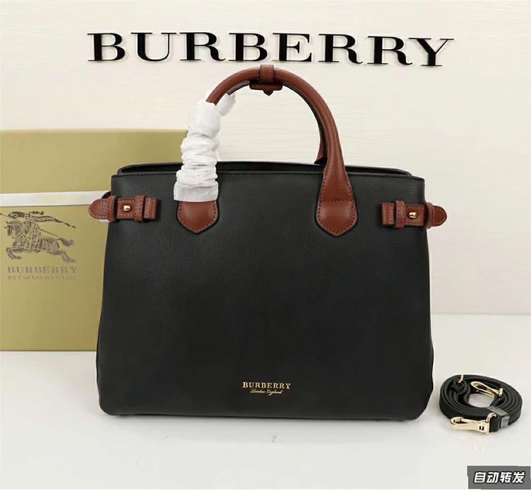 C134 💰 Popular items across all seasons🔥 Burberry’s iconic “The Banner” handbag, model: 40125🇬🇧. Classic tweed fabric with British craftsmanship, original hardware✨ paired with luxurious suede calfskin🐂 produced by high-end Italian workshops; design inspi — image 1