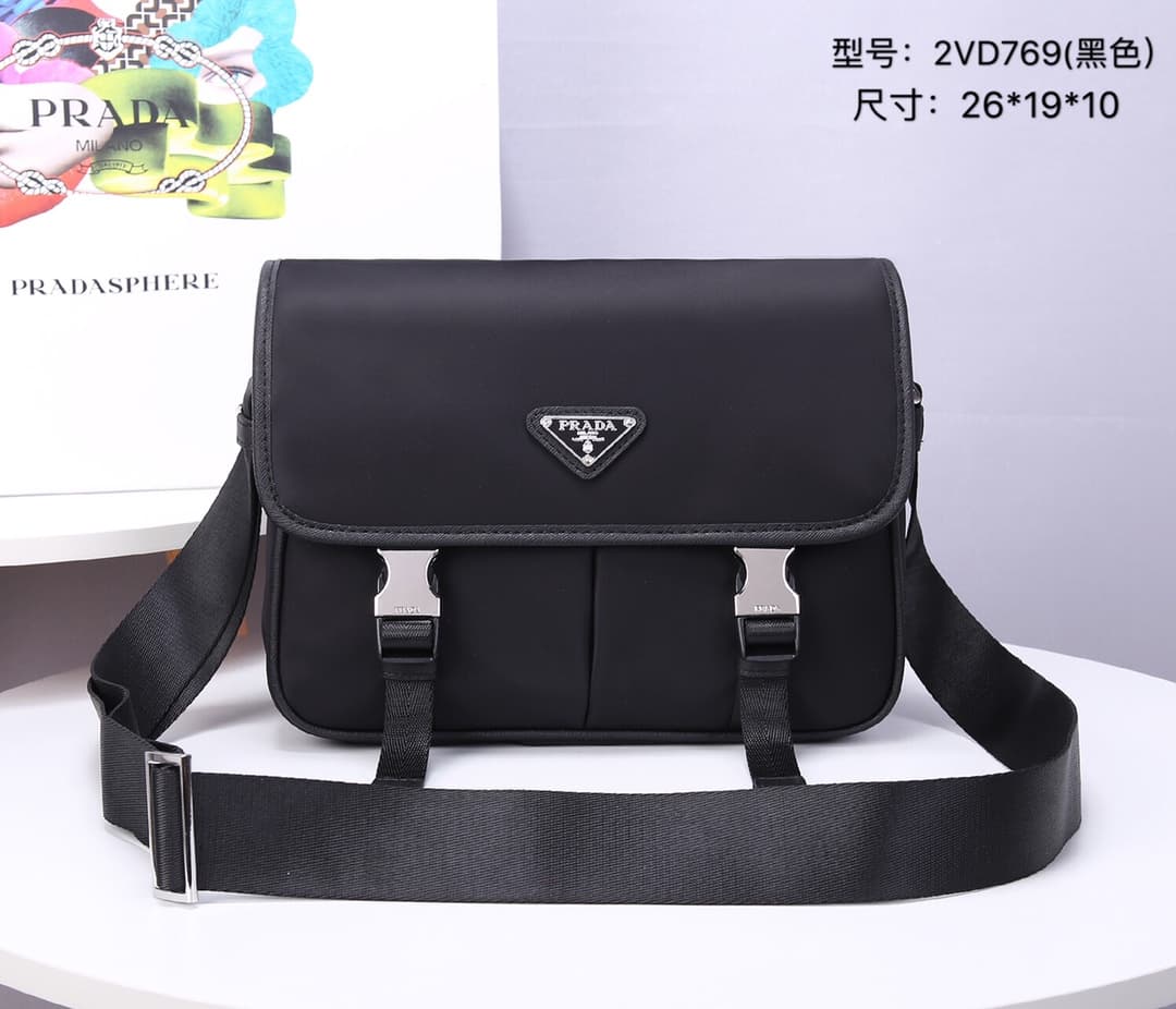 C7016 Prada new delivery bag 2VD769😎 Made of nylon material with Saffiano leather detailing. Adjustable shoulder strap. Two flap closures with buckles. Zipper pocket on the back. Two pockets below the flap: one is a zipper pocket and the other is a flat p — image 1
