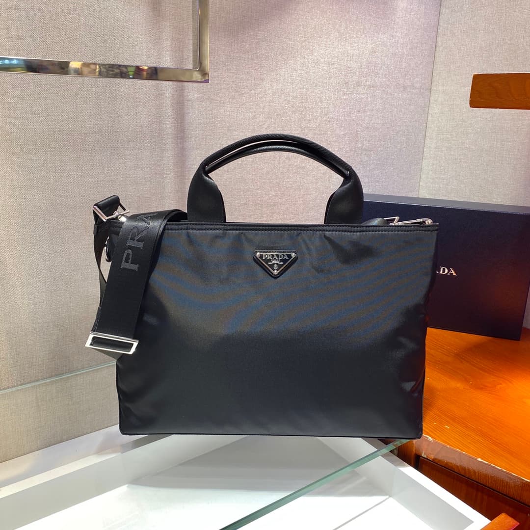 C6971 🎉New style neutral briefcase🎉1BG876🎉This is a original product made from imported nylon fabric. It comes with a detachable nylon shoulder strap, allowing it to be carried in both hands and on the back. The nylon briefcase is very lightweight, and it — image 1