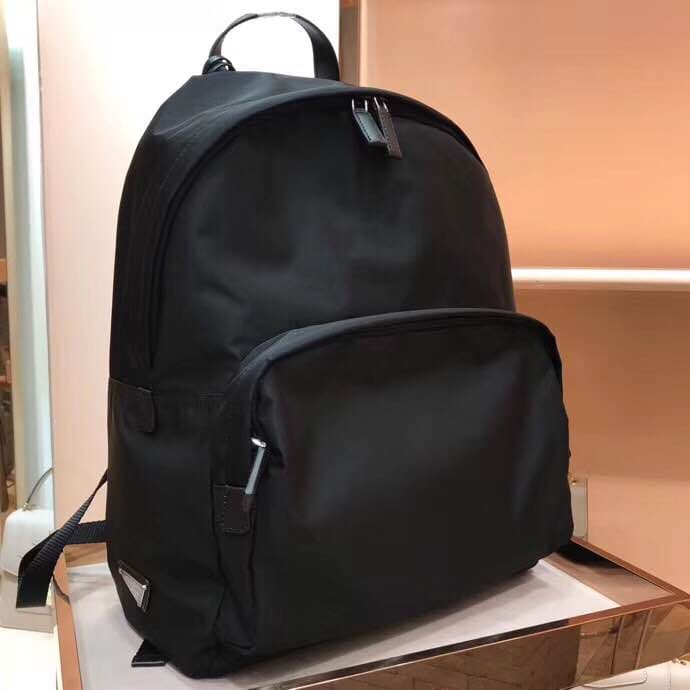 C6989 Prada🇫🇷 High-quality original items from the exclusive stores🇫🇷 Model: 2VZ066#‼️ Classic shoulder bag from the exclusive store😣 Simple and elegant design elements😉 The craftsmanship is absolutely excellent👍🏼 It’s easy to access the store without any — image 1