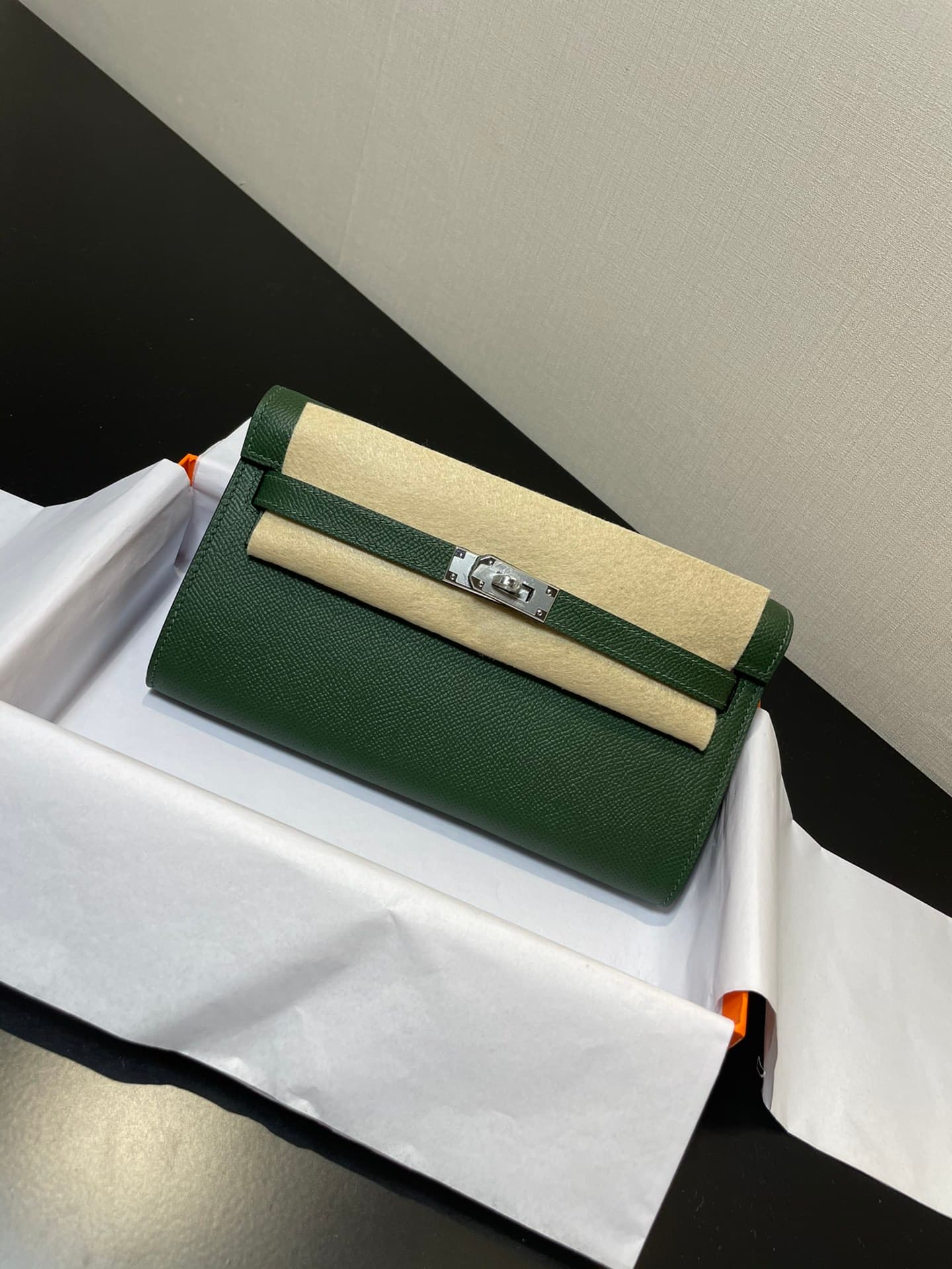 C4866 Kelly woc is a best-selling item; everyone will buy it. It’s practical and has many uses. See detailed images. Leather material, epsom 【in stock】 (Dimensions: length 20.5, width 11x, thickness 2 cm) — image 1