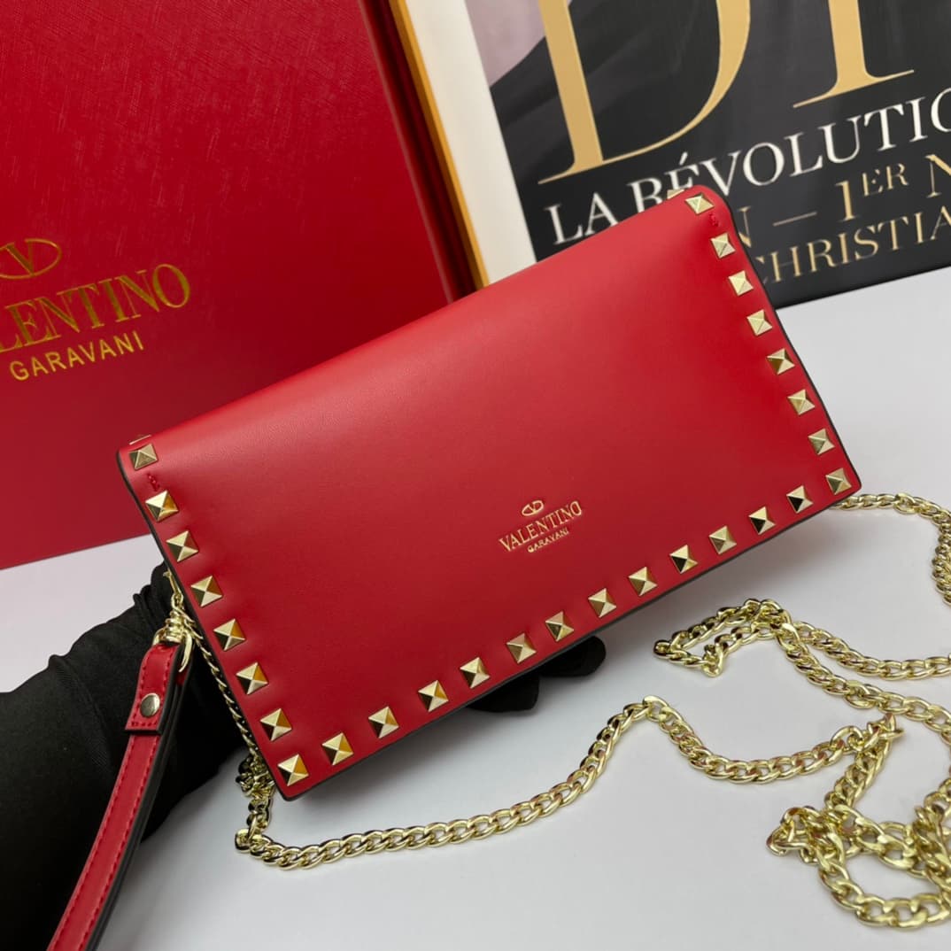 C7746 Small size Vacation. Valentino💥 Classic model from the official store; always sells well❤❤❤ Valentino Rocksud is extremely popular🔥 Small size “handbag” made of imported South African cowhide, paired with 24k vacuum-plated hardware✨✨✨ High-end produ — image 1