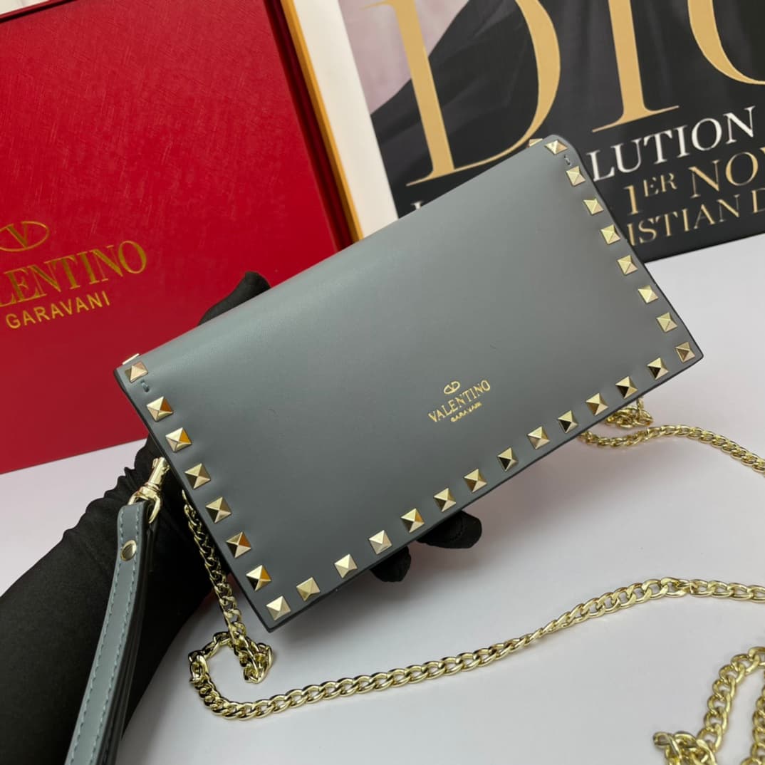 C7742 Small size Vacation. Valentino💥 Classic model from the official store; always sells well❤❤❤ Valentino Rocksud is extremely popular🔥 Small size “handbag” made of imported South African cowhide, paired with 24k vacuum-plated hardware✨✨✨ High-end produ — image 1