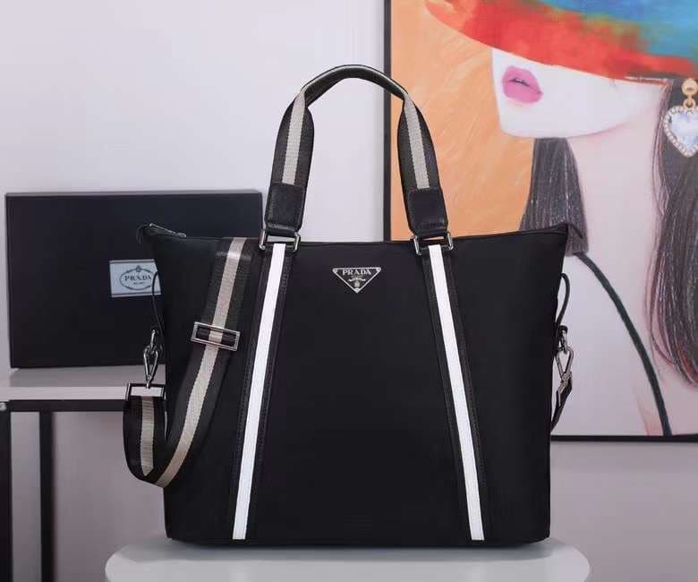 C7020 This is a popular men’s bag from Brand P. Model: 2096. It’s of top quality – made with imported parachute fabric and imported cowhide material, along with high-quality hardware. It’s lightweight and has ample space; it can be used for long distances — image 1