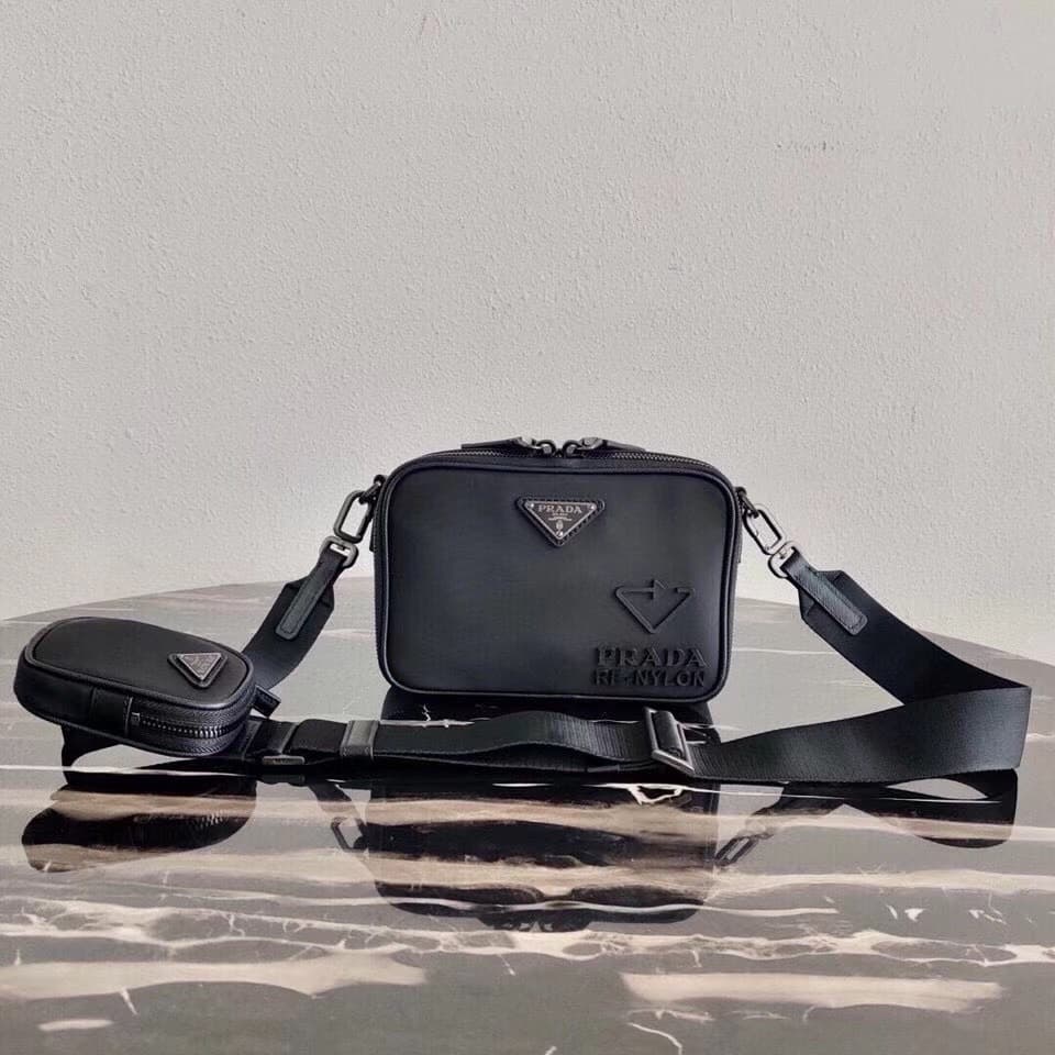 C6931 The latest model 2VH070 has arrived at P’s store 🎁🎁 The iconic Prada men’s handbag is reimagined in this new collection. Made from recycled nylon and Saffiano leather, it features simple lines and a distinctive structure. The handbag comes with a st — image 1