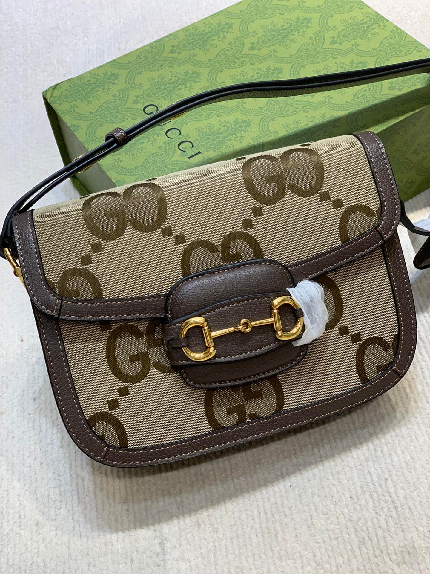 C3981 Ma'an’s “Aria – Fashion Anthem” collection reinterprets classic elements using modern techniques. Bamboo motifs are one of Gucci’s iconic elements, which have appeared in various collections since the 1990s. After more than eighty years of evolution — image 1